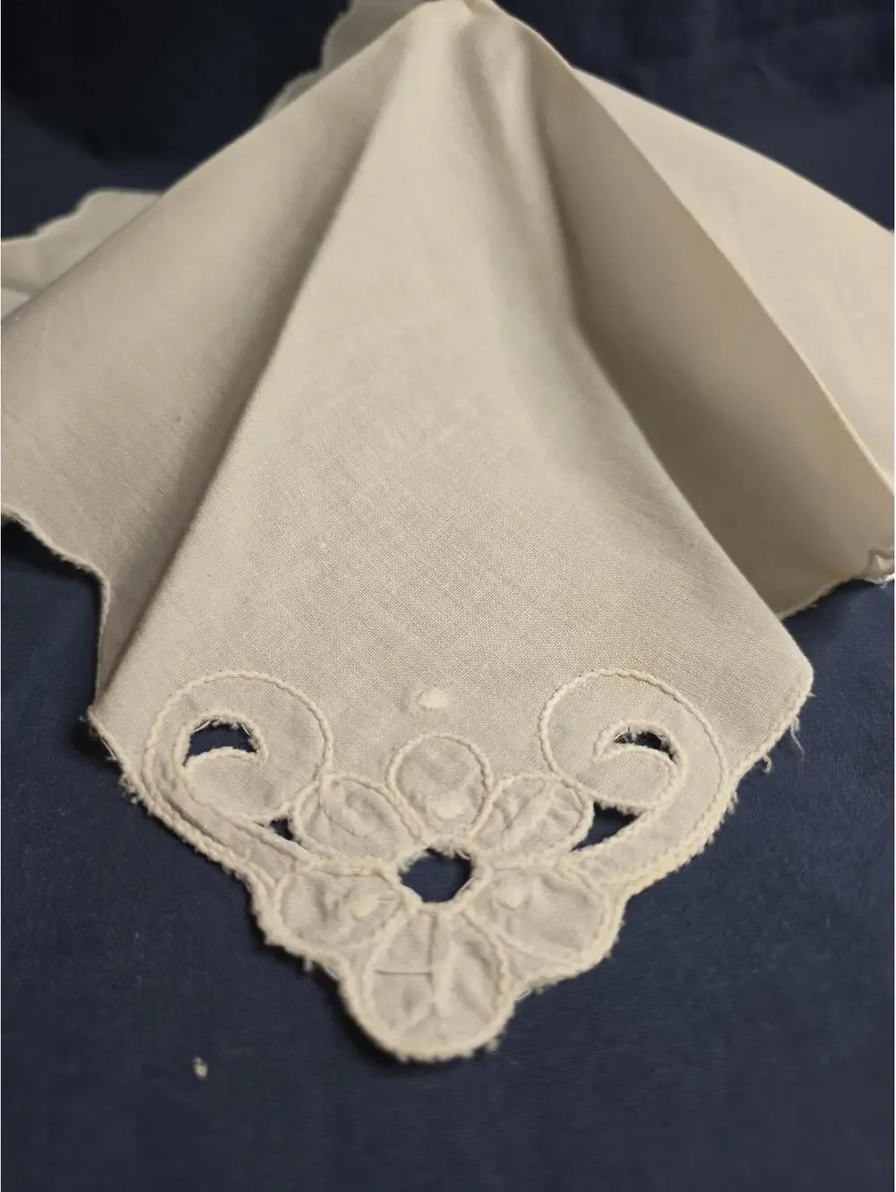 Set of 7 Vintage Embroidered White Linen Napkins With Scalloped Edges